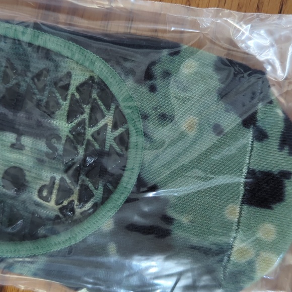 Pointe Studio Active Grip Socks - Picture 2 of 2